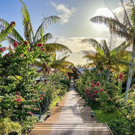 Akoya Hotel & Spa La Saline Le Bains Exteriör bild The path leading to the beach