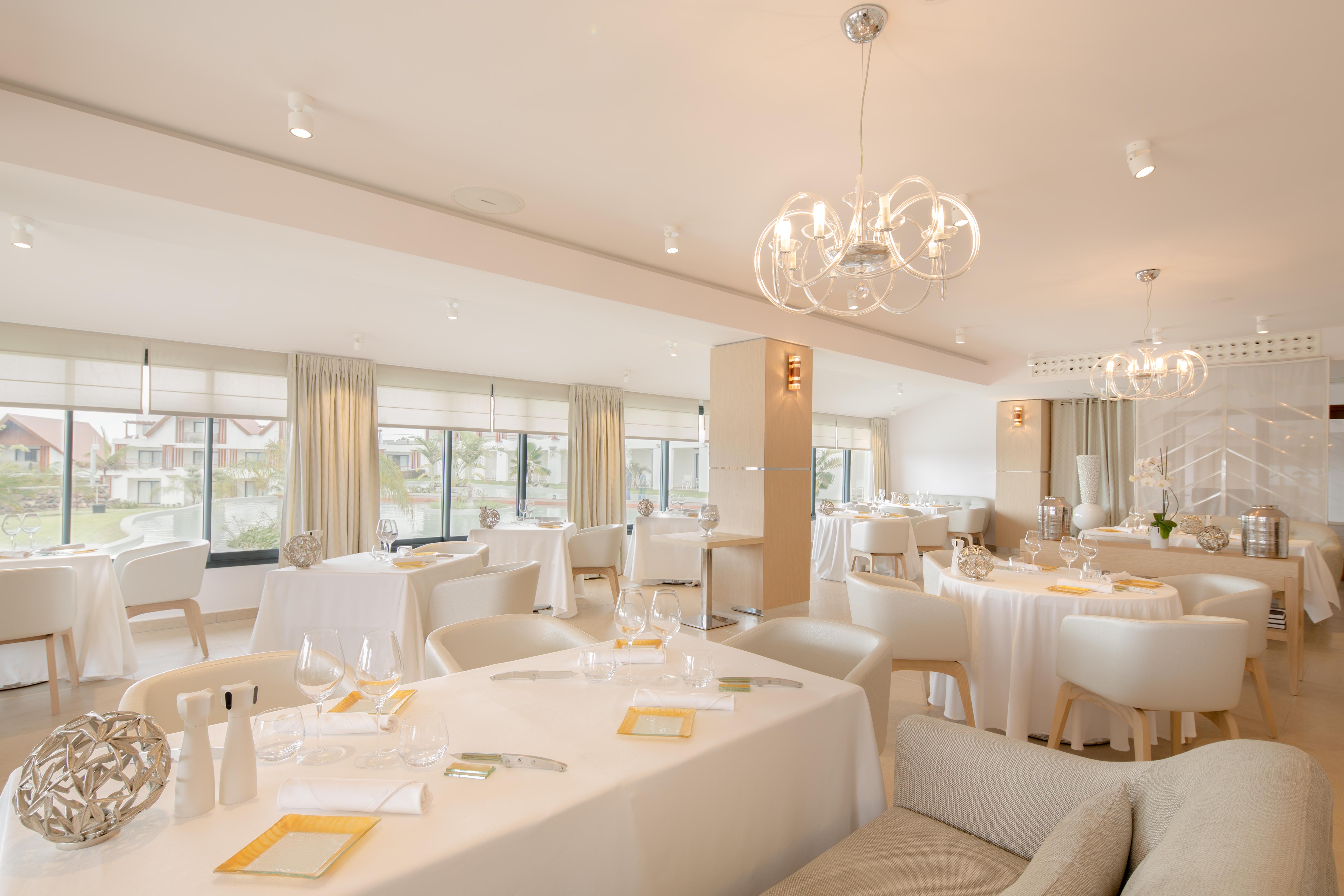 Akoya Hotel & Spa La Saline Le Bains Exteriör bild Restaurant L'Atelier de Joël Robuchon